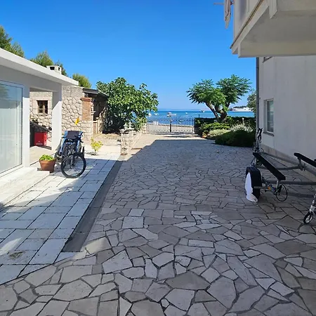 1 Bedroom Amazing In 아파트 로파르
